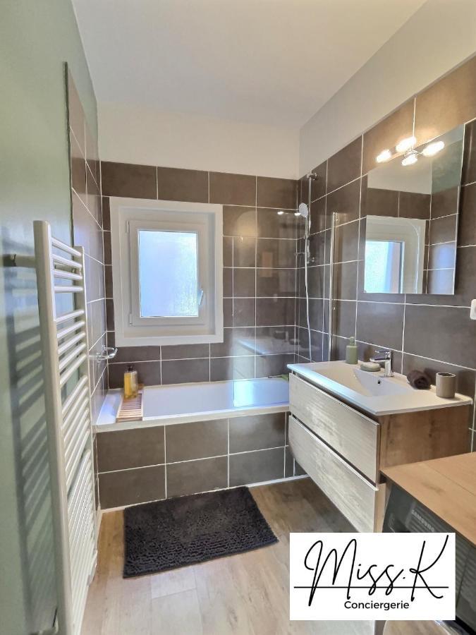 Apartament "La Fenetre Sur Le Marche" De Miss.K Conciergerie Châtillon-sur-Chalaronne Zewnętrze zdjęcie